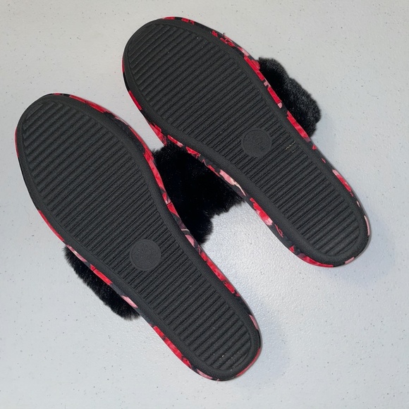 NWOT Victoria's Secret Signature Satin Slippers - Picture 4 of 4